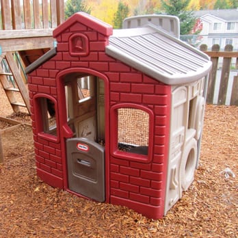 Asia Pacific Language School - One of two play houses on the preschool playground - Language Schools Near Me - Bellevue, Washington