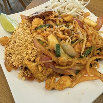 Mint Asian Kitchen - Chicken pad thai - Laotian Near Me - Mequon, Wisconsin