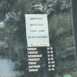They do not allow pets even though other reviews say they do. They do not allow pets even though other reviews say they do.