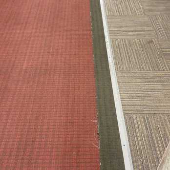 Red Lion Hotel Kalispell - Carpet in the halls is very worn - Hotels Near Me - Kalispell, Montana