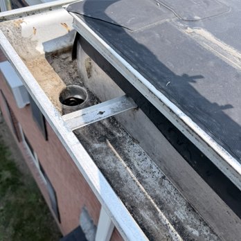 Gutter Snap - After clearing the gutter Just need the rinse - Gutter Services Near Me Gutter Snap - After clearing the gutter Just need the rinse - Gutter Services Near Me