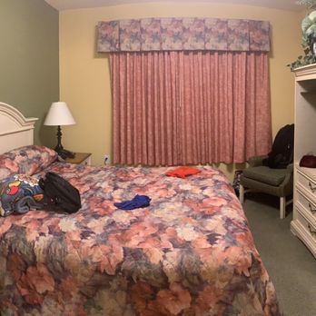Massanutten Resort - Single bedroom with a full sized bed . The closet was filled with cleaning tools therefore unable to use. - Hotels Near Me - Massanutten, Virginia