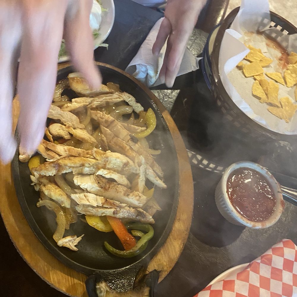 Roasted Chiles - Chicken fajitas - Mexican Near Me - Kihei, Hawaii Roasted Chiles - Chicken fajitas - Mexican Near Me - Kihei, Hawaii