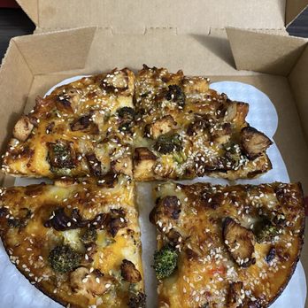 Old Chicago Pizza + Taproom - Thai Pie - Individual OC Thick Pan pizza - Pizza Near Me - Jacksonville, North Carolina