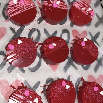 JZ Decor and Sweets - Candy coated Oreos - Balloon Services Near Me