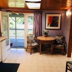 Aloha Junction Bed and Breakfast - Alpine Rm with kitchenette, private bath, private entrance and semi-private lanai.