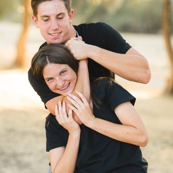 Fits and Stops Photography - Typical sibling wrestling - gentle headlock - Session Photography Near Me Fits and Stops Photography - Typical sibling wrestling - gentle headlock - Session Photography Near Me