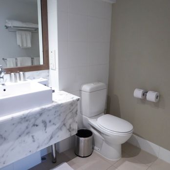 Melbourne Marriott Hotel - Bathroom - Hotels Near Me - Melbourne, VIC