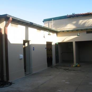 Bud Kearns Memorial Pool - ghetto ass changing rooms - Swimming Pools Near Me - San Diego, California