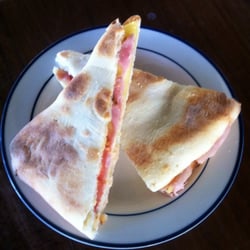 Morelia - Pan, queso, jamón y tomate, a la piedra.