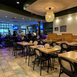 Frankie's Kitchen & Cocktail Bar - Restaurant and bar