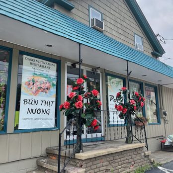 Oasis vietnamese restaurant - Look for the rose-covered entry! - Vietnamese Near Me - Lake George, New York Oasis vietnamese restaurant - Look for the rose-covered entry! - Vietnamese Near Me - Lake George, New York
