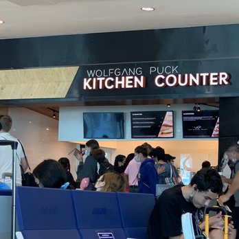 Kitchen Counter & Bar by Wolfgang Puck - American Near Me - Cancún, ROO