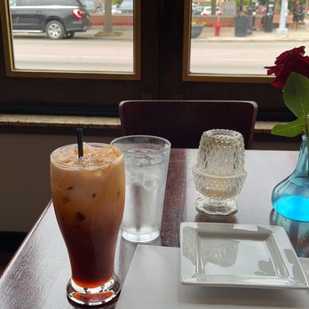 Yum Thai Restaurant - a glass of iced tea and a plate of food - Thai Near Me - Forest Park, Illinois Yum Thai Restaurant - a glass of iced tea and a plate of food - Thai Near Me - Forest Park, Illinois