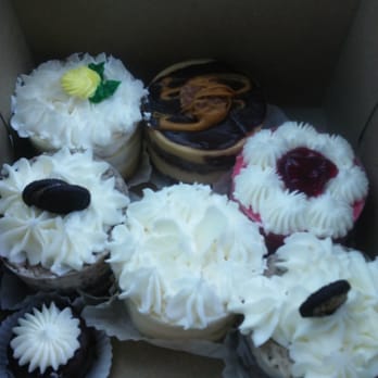 Sorella's Cake Studio - Individual cakes come in a variety of flavors. - Custom Cakes Near Me - Livonia, Michigan