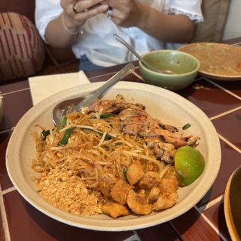 Dalah - Chicken Pad Thai - Thai Near Me - Pasadena, California