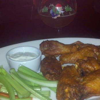 Henry Street Ale House - The wings with the appropriate Chouffe glass in the background - American Near Me - Brooklyn, New York