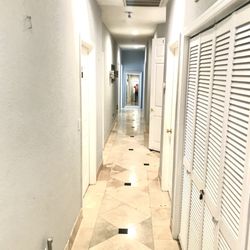 Floradale Villa - Hallways