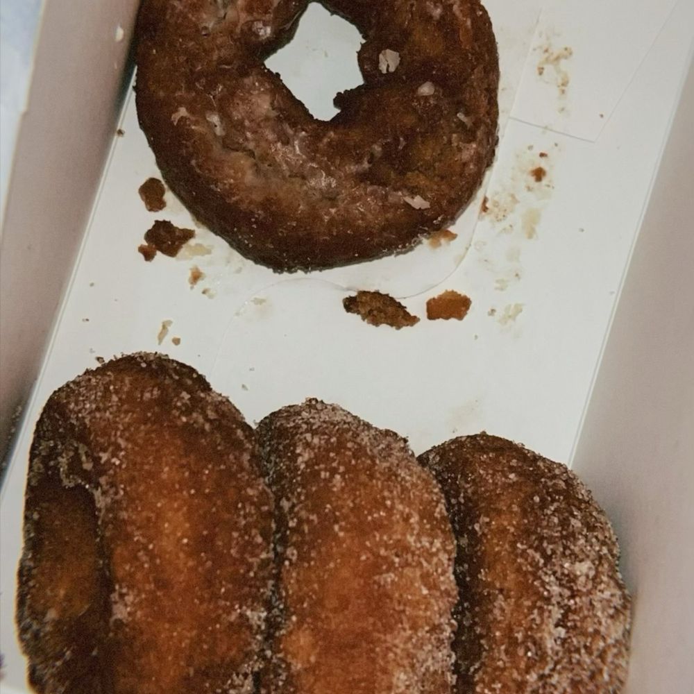 Main Street Sweets - Apple cider glazed and sugar donuts - Coffee & Tea Near Me - Tarrytown, New York