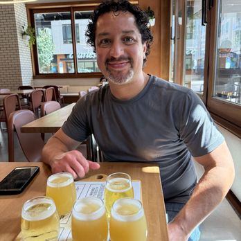 Ruse Brewing - Me w an amazing sampler on a beautiful sunny day in Portland! Viva Ruse! - Pizza Near Me - Portland, Oregon