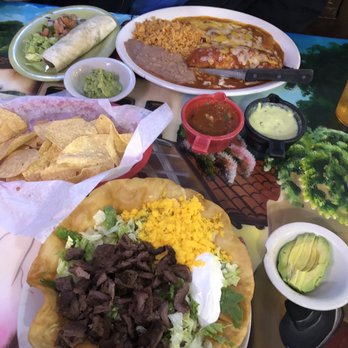 The Original Las Fuentes / Magnolia - Taco salad w/beef fajita & house plate 1.23.23 - Mexican Near Me - Magnolia, Texas