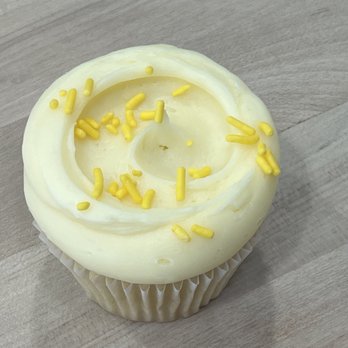 SusieCakes - Downtown LA - Lemon Cupcake - Bakeries Near Me - Los Angeles, California SusieCakes - Downtown LA - Lemon Cupcake - Bakeries Near Me - Los Angeles, California