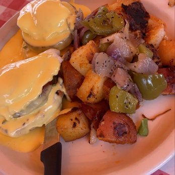 Don's Country Kitchen - Traditional Benedict - Breakfast & Brunch Near Me - Oceanside, California