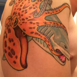 Tattoo of a great white in a tussle with a giant pacific octopus. Tommy was my artist. Tattoo of a great white in a tussle with a giant pacific octopus. Tommy was my artist.
