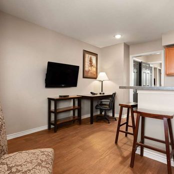 Eagle's Den Suites - Cotulla - Suite - Hotels Near Me - Cotulla, Texas