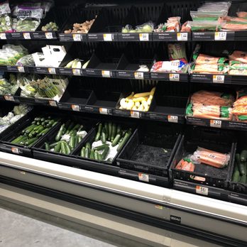 Walmart - Bare produce shelves - Grocery Near Me - Fresno, California