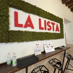 La Lista Bistro - Inside