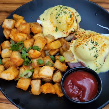 Novellus - Traditional benedict - New American Near Me - Saint Charles, Missouri