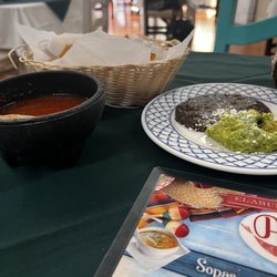 El Abuelo Gerardo - Guac set on the table when seated
