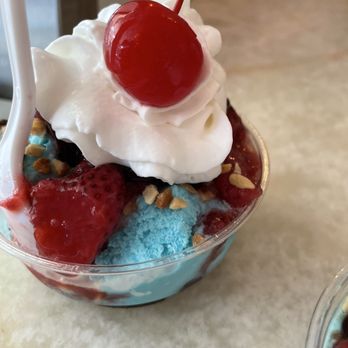 Petersen's Ice Cream - Blue moon sundae - Ice Cream & Frozen Yogurt Near Me - Oak Park, Illinois Petersen's Ice Cream - Blue moon sundae - Ice Cream & Frozen Yogurt Near Me - Oak Park, Illinois