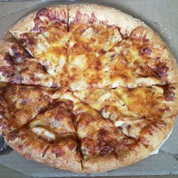 Domino's Pizza - En Medium BBQ Chicken utan lök med tjock crust