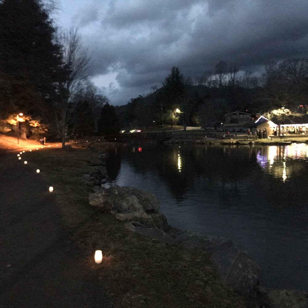 Lake Tomahawk Park - Lake Tomahawk - Circle of Lights Holiday Celebration (12/22) - Parks Near Me - Black Mountain, North Carolina Lake Tomahawk Park - Lake Tomahawk - Circle of Lights Holiday Celebration (12/22) - Parks Near Me - Black Mountain, North Carolina