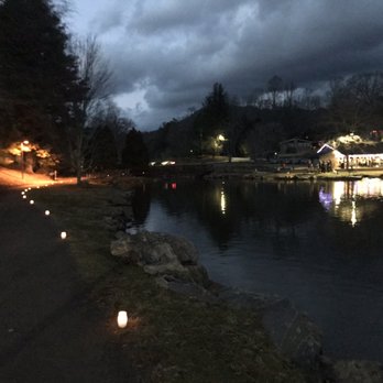 Lake Tomahawk Park - Lake Tomahawk - Circle of Lights Holiday Celebration (12/22) - Parks Near Me - Black Mountain, North Carolina Lake Tomahawk Park - Lake Tomahawk - Circle of Lights Holiday Celebration (12/22) - Parks Near Me - Black Mountain, North Carolina