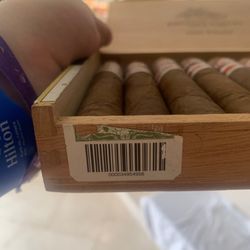 La Casa del Habano - Fake cigars put in an authentic box. You can tell by the terrible roll as well as the cigar shapes weren't uniform in the least.
