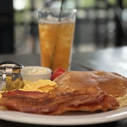 Mike & Anne's Restaurant - Anne's Favorite and an Arnold Palmer