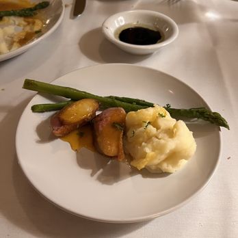Café Madrid - Pechuga de pato con manzanas en salsa de naranja - plated by Diego - Spanish Near Me - Holladay, Utah Café Madrid - Pechuga de pato con manzanas en salsa de naranja - plated by Diego - Spanish Near Me - Holladay, Utah