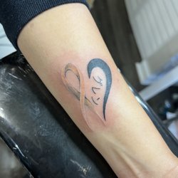 So Loco Tattoo Studio - CANCER RIBBON