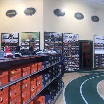 DICK'S Sporting Goods - Inside - Sports Wear Near Me - Tampa, Florida
