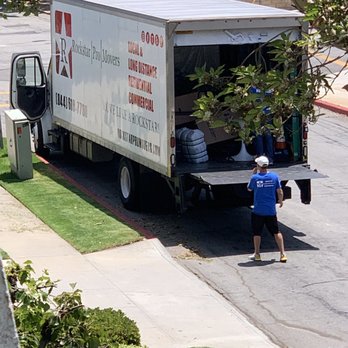 Rockstar Pro Movers - Moving Truck - Movers Near Me - Tarzana, California Rockstar Pro Movers - Moving Truck - Movers Near Me - Tarzana, California