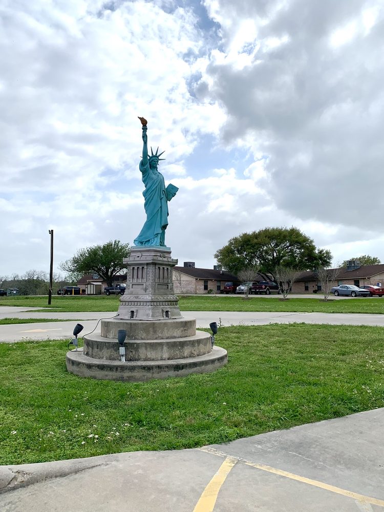 HALLETTSVILLE REHABILITATION 825 W Fairwinds St, Hallettsville, Texas