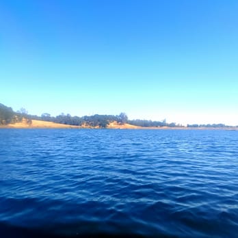 Lake Clementia - A clear day on Lake Clementia - Lakes Near Me - Sloughhouse, California