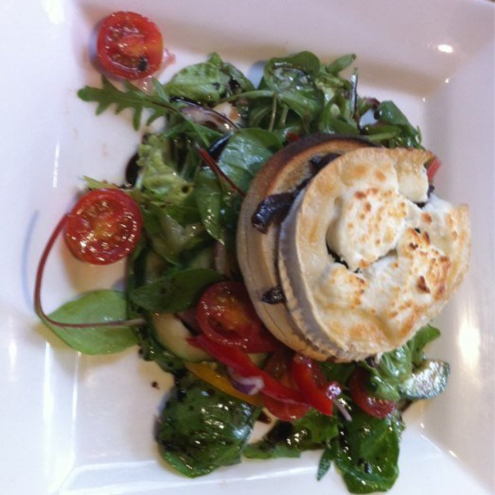 Goat's cheese crostini salad