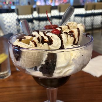 Hard Rock Cafe - HOT FUDGE BROWNIE - American Near Me - Atlantic City, New Jersey
