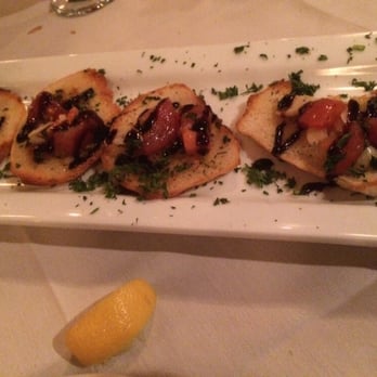 Scuzzi's 1604 - $9 bruschetta?? 4 half-topped pieces - Italian Near Me - San Antonio, Texas