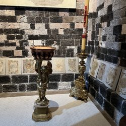 Parrocchia-Nostra Signora del Regno - Taufbecken mit Osterkerze