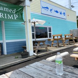 Greentail's Seafood Market and Kitchen - Outdoor patio seating